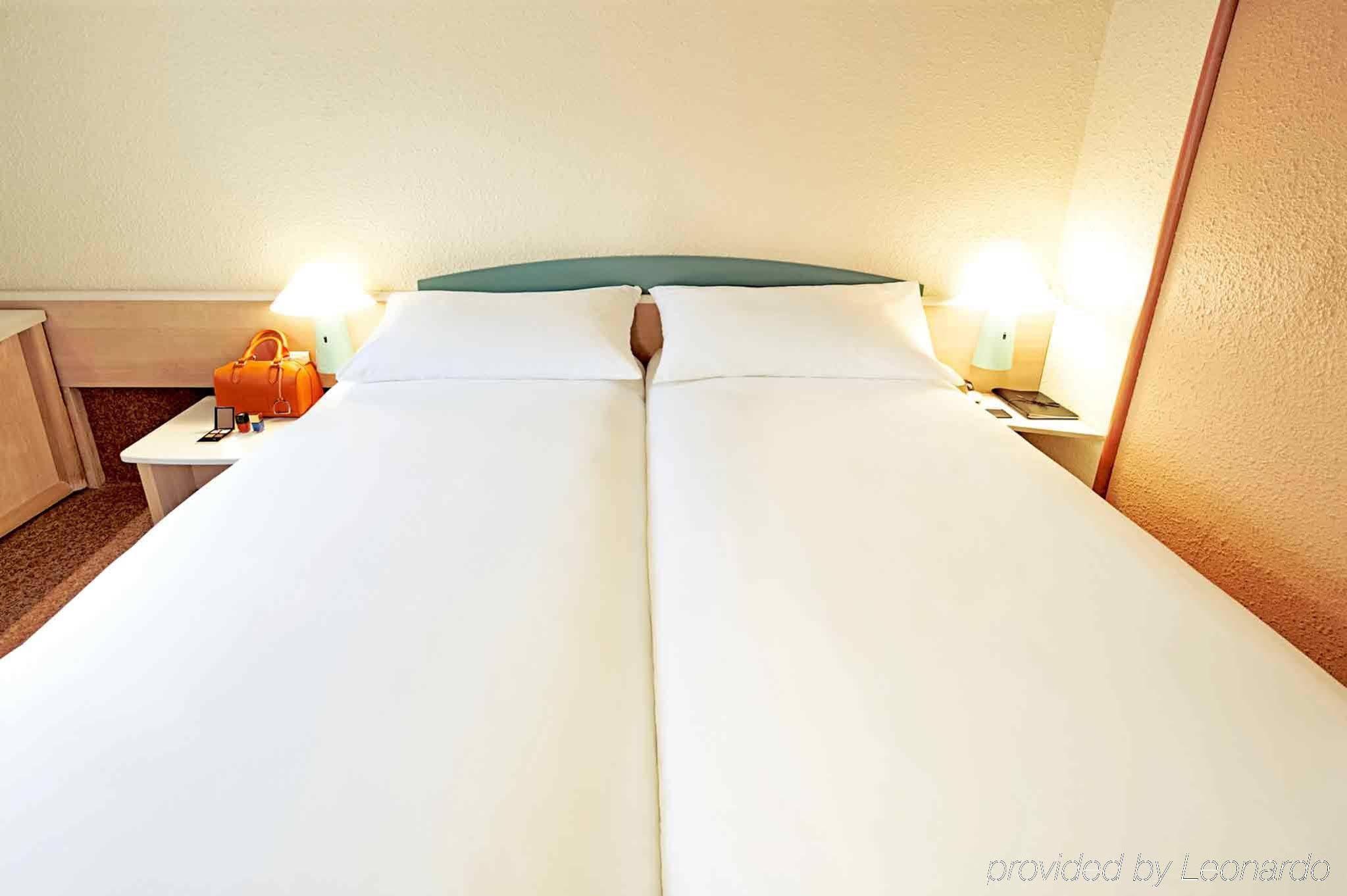 Ibis Budget Caen Porte De Bretagne Bretteville-sur-Odon Exterior photo