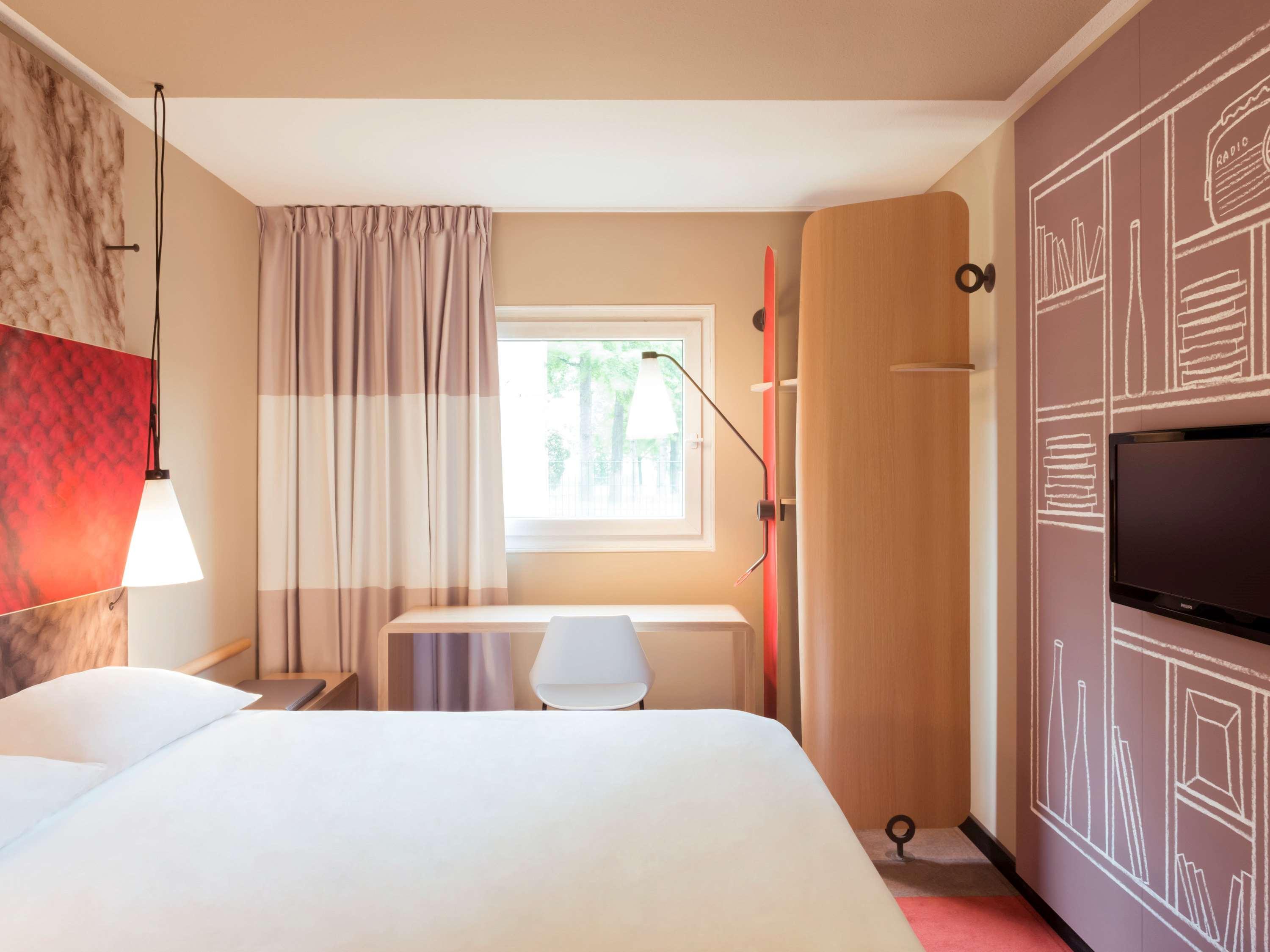 Ibis Budget Caen Porte De Bretagne Bretteville-sur-Odon Exterior photo