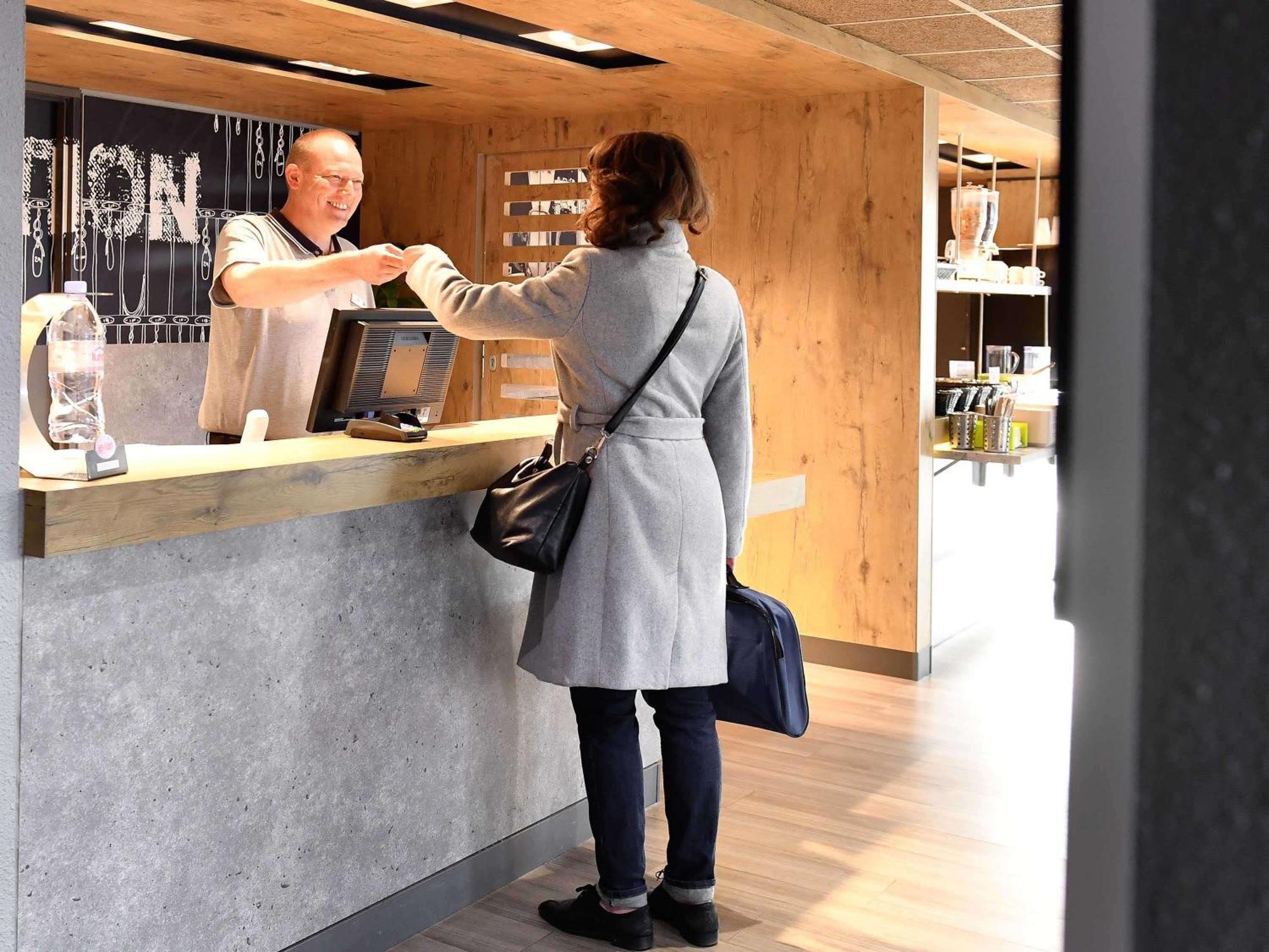 Ibis Budget Caen Porte De Bretagne Bretteville-sur-Odon Exterior photo